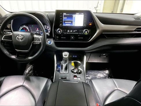 Used 2022 Toyota Highlander XLE AWD/4WD image 15