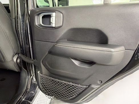 Used 2019 Jeep Wrangler Unlimited Sahara AWD/4WD image 27
