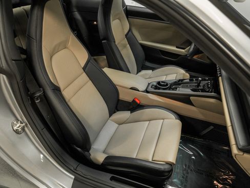 Used 2025 Porsche 911 Carrera image 24