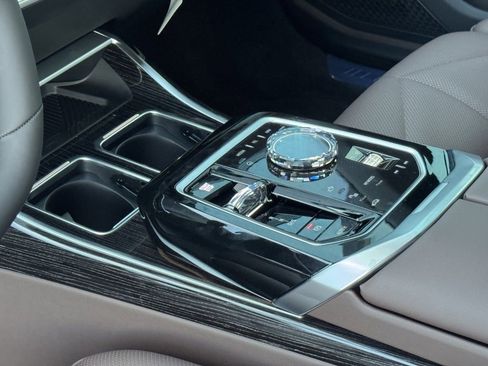 Used 2026 BMW 740i xDrive w/ Premium Package image 11