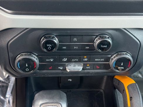 Used 2022 Ford Bronco Badlands image 32