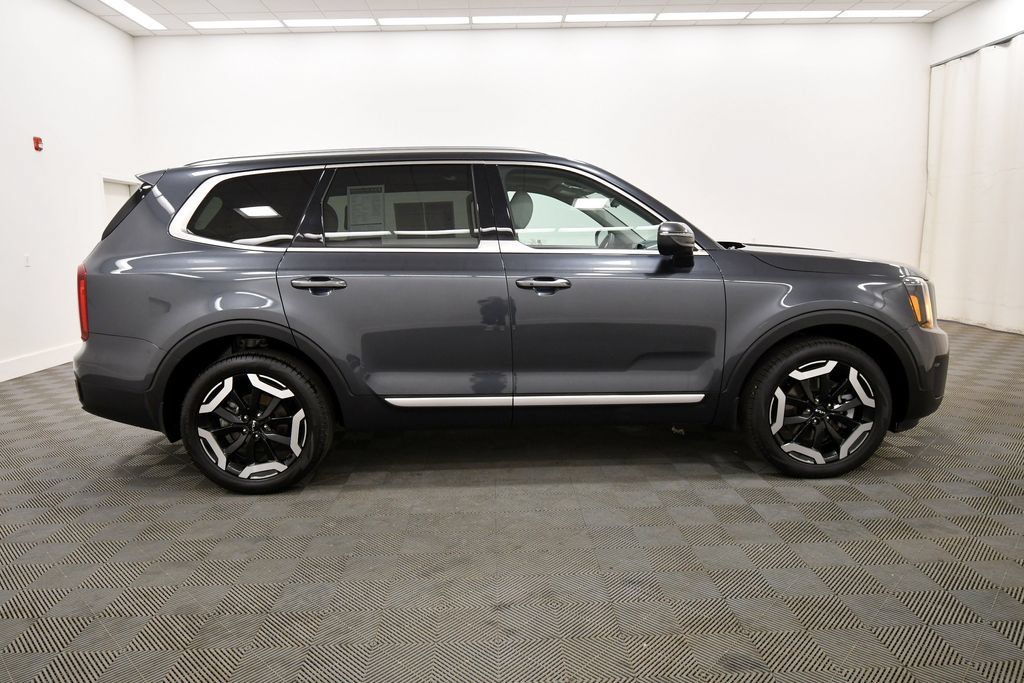 Certified 2024 Kia Telluride S w/ S Sunroof Package AWD/4WD image 9