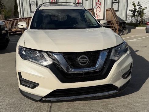 Used 2019 Nissan Rogue SV w/ Sun & Sound Touring Package image 3