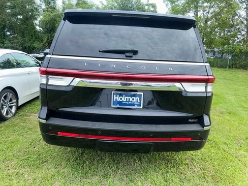 Used 2024 Lincoln Navigator Reserve AWD/4WD image 3