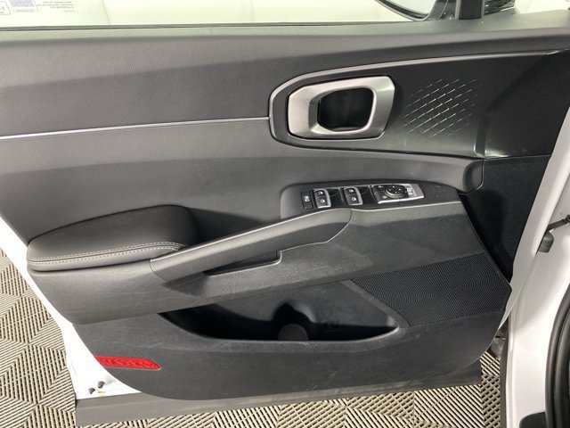 Used 2025 Kia Sorento S FWD image 13