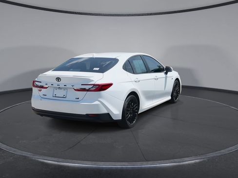 Used 2026 Toyota Camry LE w/ Convenience Package FWD image 8