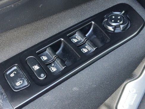 Used 2021 Jeep Renegade Latitude FWD image 27