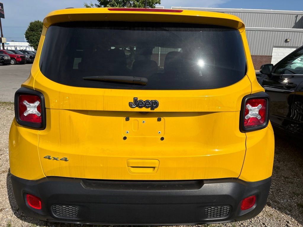Used 2023 Jeep Renegade Latitude w/ Premium Group AWD/4WD image 12