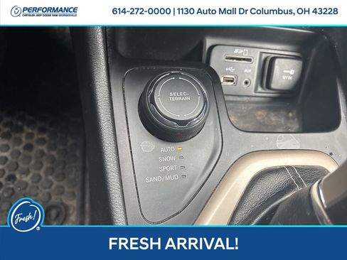 Used 2016 Jeep Cherokee Latitude w/ Comfort/Convenience Group image 25