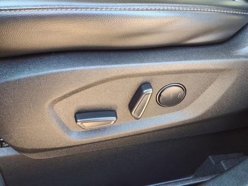 Used 2023 Ford Edge SEL image 12