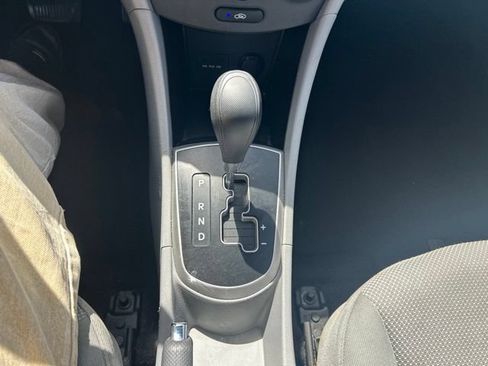 Used 2013 Hyundai Accent GLS FWD image 16