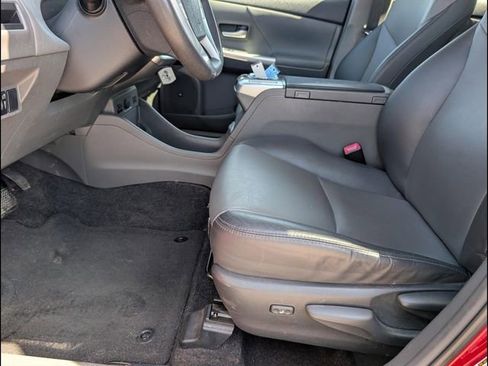 Used 2012 Toyota Prius V Five FWD image 9