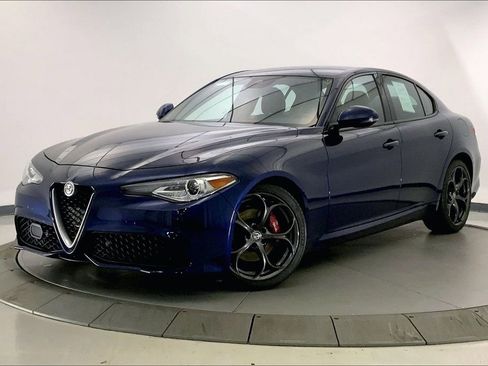 Used 2017 Alfa Romeo Giulia Ti w/ TI 19" Sport Package image 10