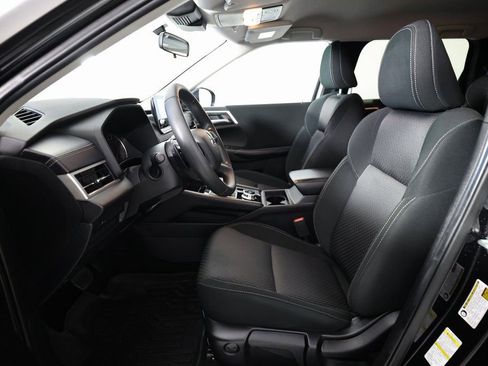 Used 2024 Mitsubishi Outlander ES image 16