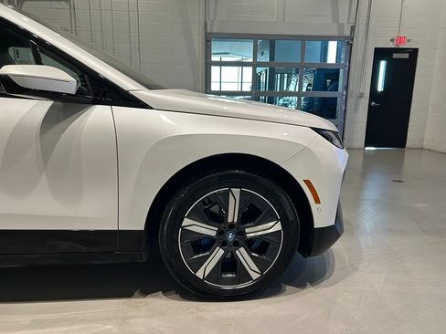 Used 2025 BMW iX xDrive50 w/ Sport Package AWD/4WD image 9