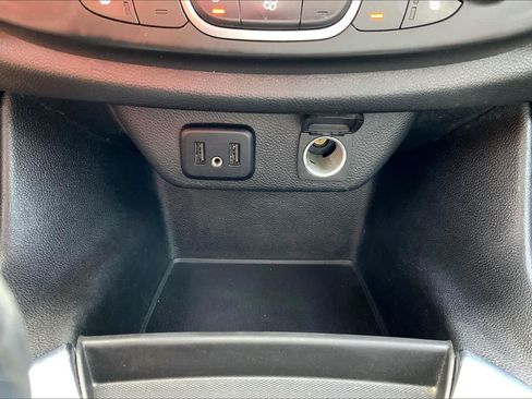 Used 2021 Chevrolet Traverse LT FWD image 34