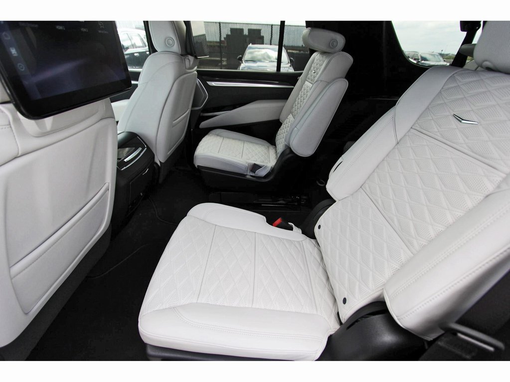 New 2026 Cadillac Escalade V w/ LPO, ONYX Package AWD/4WD image 7