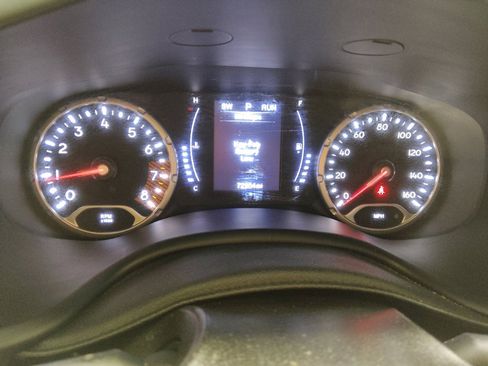 Used 2020 Jeep Renegade Latitude w/ Cold Weather Group image 23