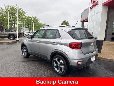 Used 2023 Hyundai Venue SEL w/ Cargo Package FWD image 5