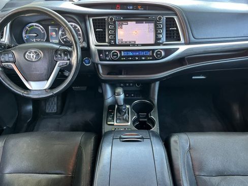 Used 2017 Toyota Highlander Limited w/ Carpet Mat Package AWD/4WD image 4