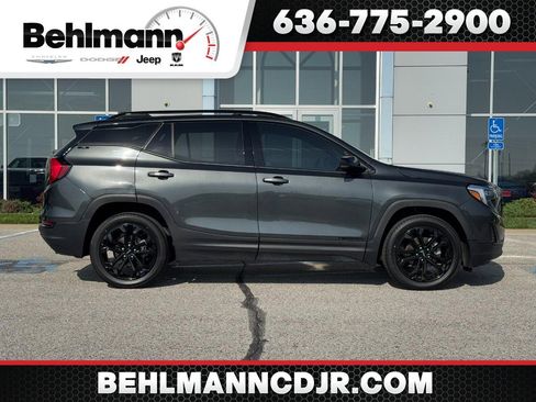 Used 2021 GMC Terrain SLE w/ Driver Convenience Package image 1