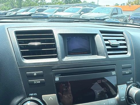 Used 2012 Toyota Highlander SE w/ Tow Pkg FWD image 28