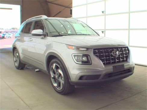 Used 2023 Hyundai Venue SEL image 1