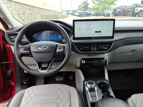 Used 2023 Ford Escape Platinum w/ Premium Technology Package AWD/4WD image 32