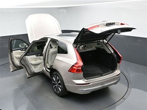 Used 2023 Volvo XC60 B5 Plus image 47