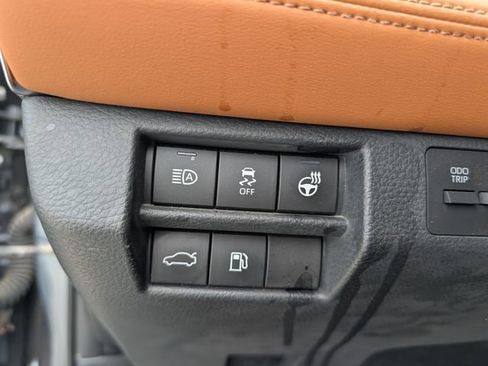 Used 2019 Toyota Avalon Limited w/ Protection Package image 12