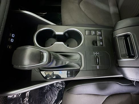 Used 2023 Toyota Highlander LE image 22