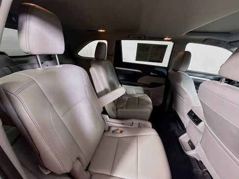 Certified 2018 Toyota Highlander XLE FWD image 28