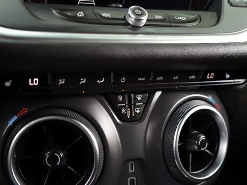 Used 2020 Chevrolet Blazer LT FWD image 15