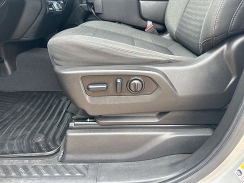 Used 2022 Chevrolet Silverado 2500 Custom w/ Custom Convenience Package AWD/4WD image 13