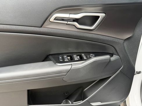 Used 2025 Kia Sportage EX FWD image 13
