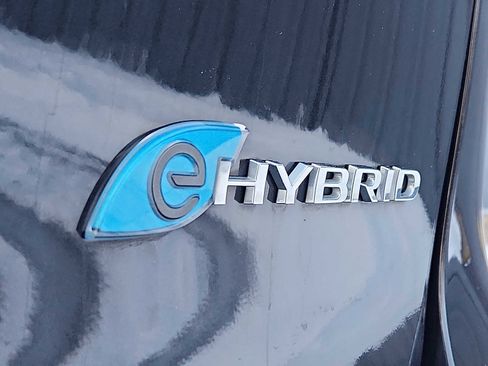 Used 2024 Chrysler Pacifica Select image 31