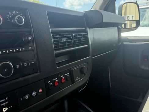 Used 2015 Chevrolet Express 2500 RWD image 27