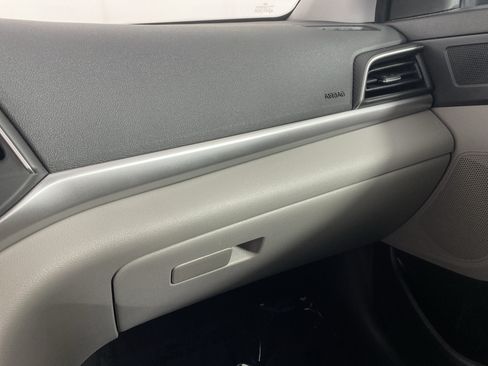 Used 2020 Hyundai Elantra SE FWD image 29