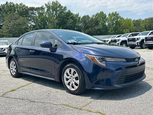 Used 2025 Toyota Corolla LE FWD image 2