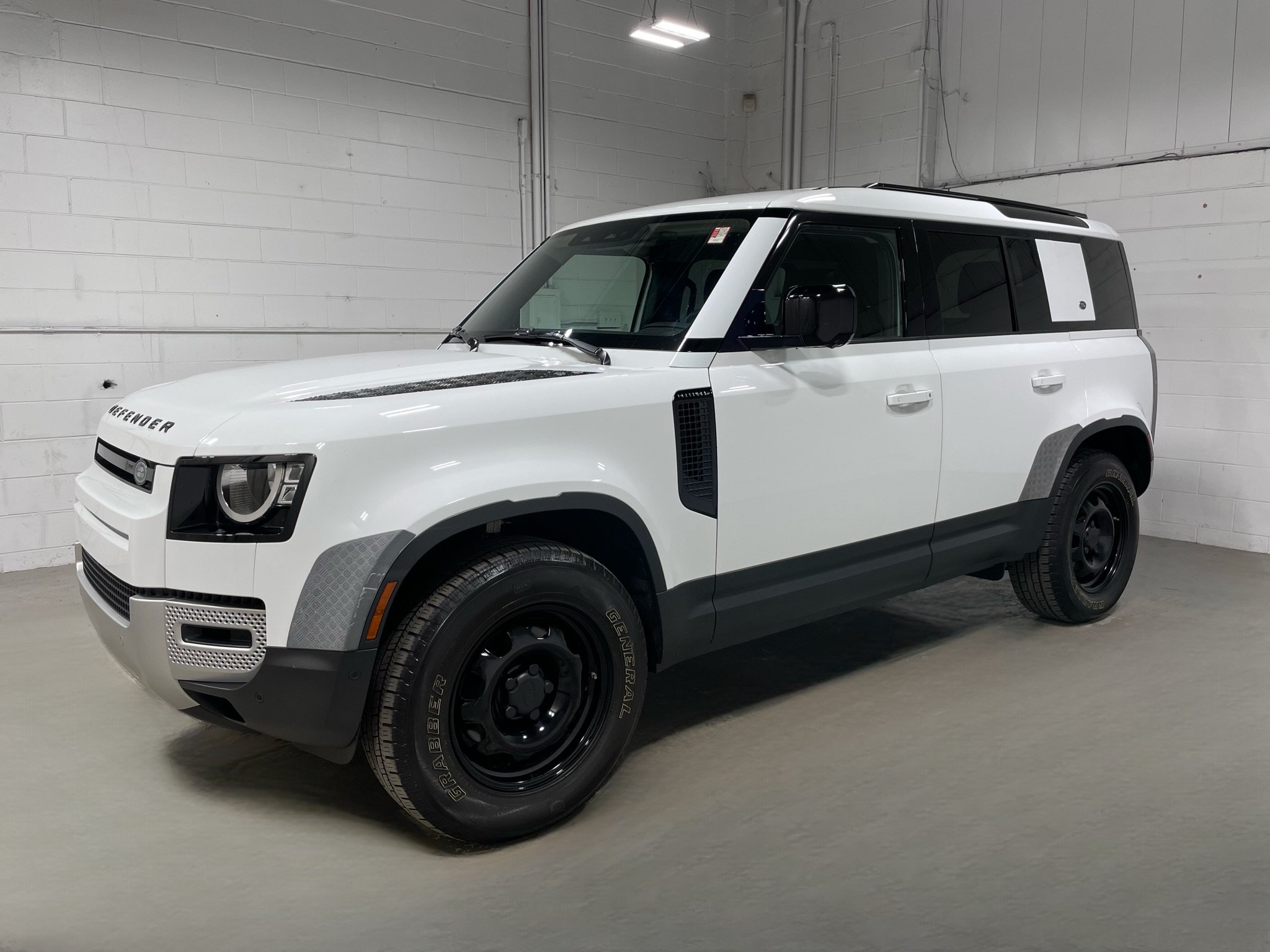 Used 2020 Land Rover Defender 110 AWD/4WD image 1