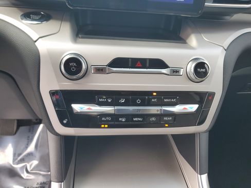 Certified 2024 Ford Explorer XLT w/ Equipment Group 202A image 32