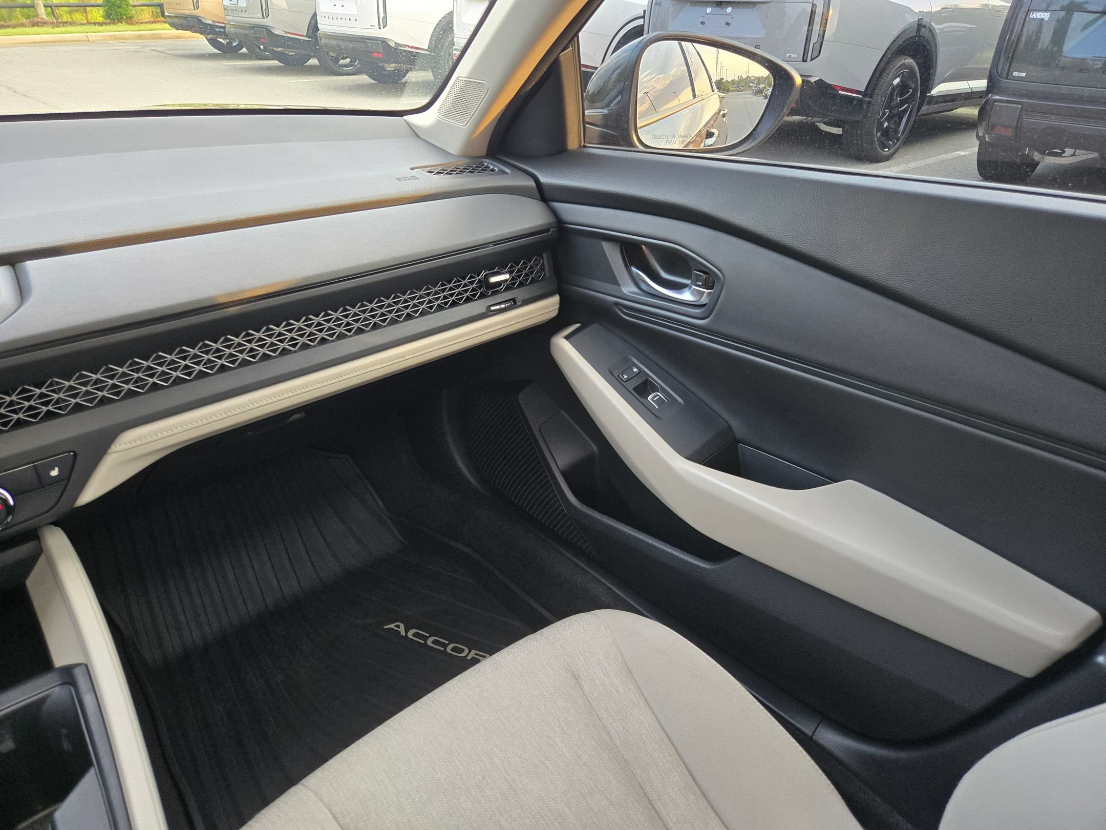 Used 2023 Honda Accord EX image 11