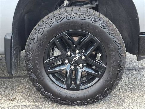 Used 2023 Chevrolet Silverado 1500 LT Trail Boss w/ Protection Package AWD/4WD image 9