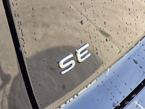 New 2026 Volkswagen Atlas Cross Sport SE image 9