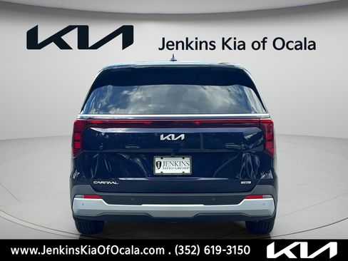 New 2027 Kia Carnival LXS FWD image 4