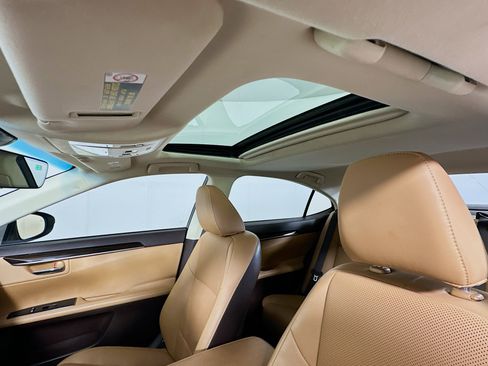 Used 2017 Lexus ES 350 w/ Premium Package FWD image 25