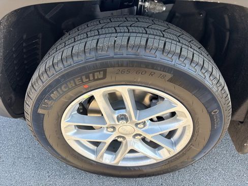 New 2026 Jeep Grand Cherokee Laredo X image 9