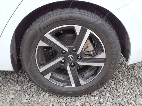 Used 2024 Nissan Sentra SV FWD image 16