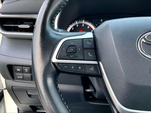 Used 2023 Toyota Highlander XLE image 23