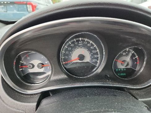 Used 2014 Chrysler 200 Limited FWD image 11